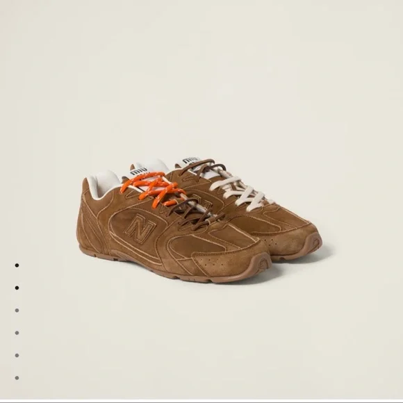 【美品】miumiu ネオプレン チャンキーソール 関税なし 完売必至【MIUMIU】チャンキー ネオプレン サンダル (MiuMiu